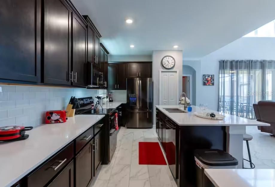 For Sale: $650,000 (5 beds, 5 baths, 2996 Square Feet)