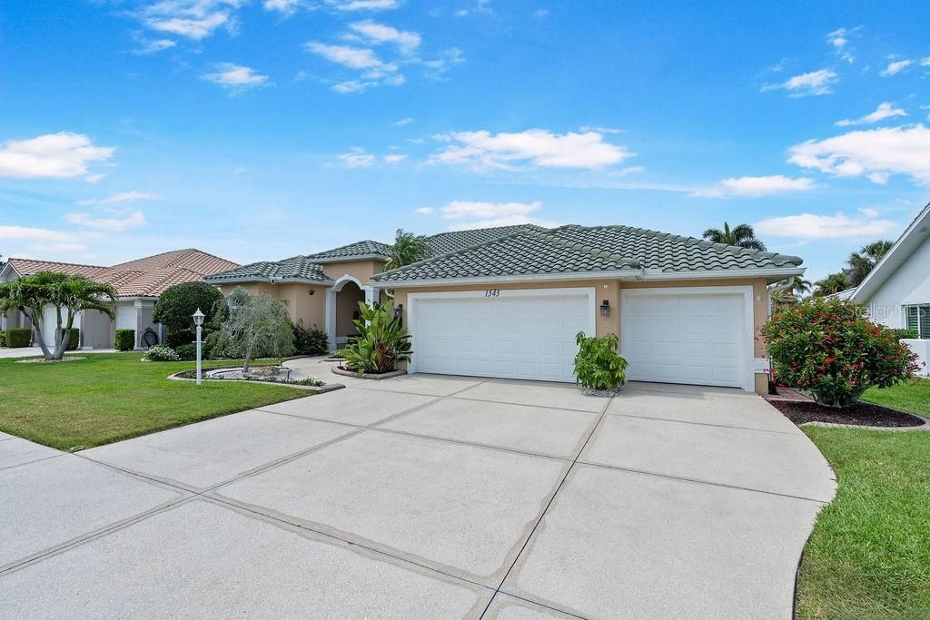 En Venta: $639,900 (3 camas, 2 baños, 2322 Pies cuadrados)