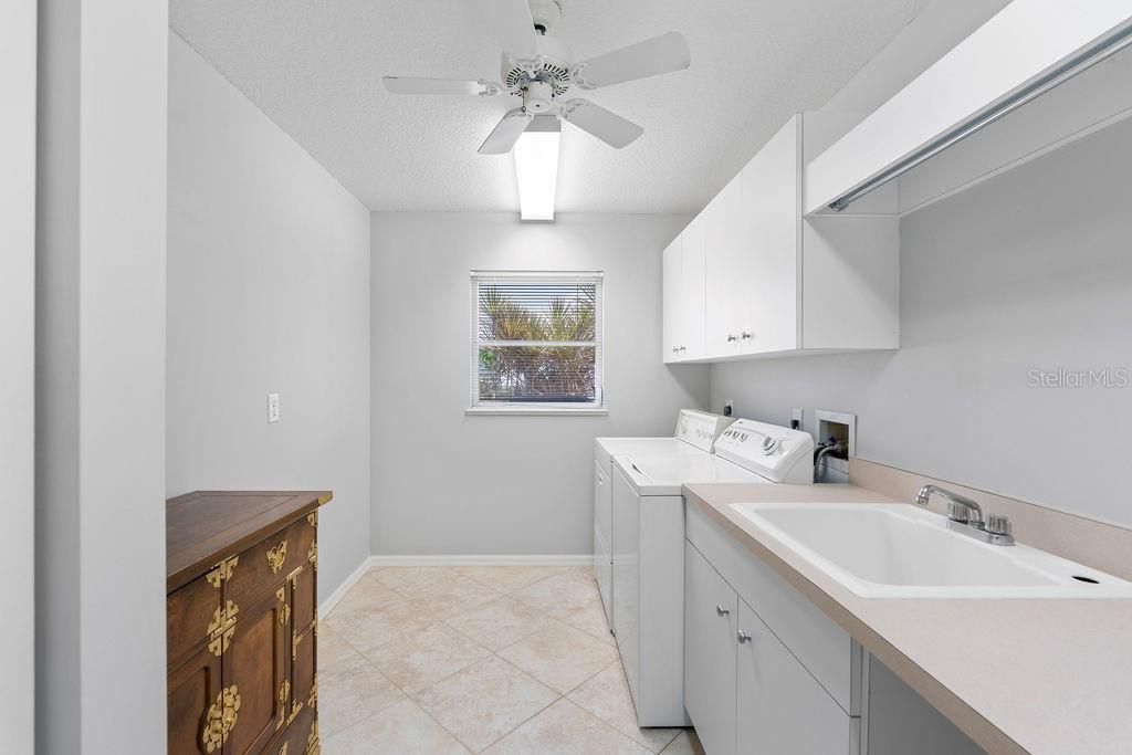 En Venta: $639,900 (3 camas, 2 baños, 2322 Pies cuadrados)