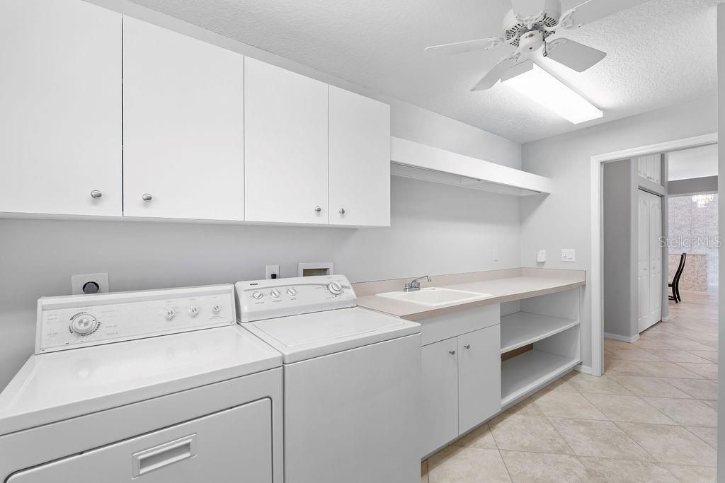 En Venta: $639,900 (3 camas, 2 baños, 2322 Pies cuadrados)