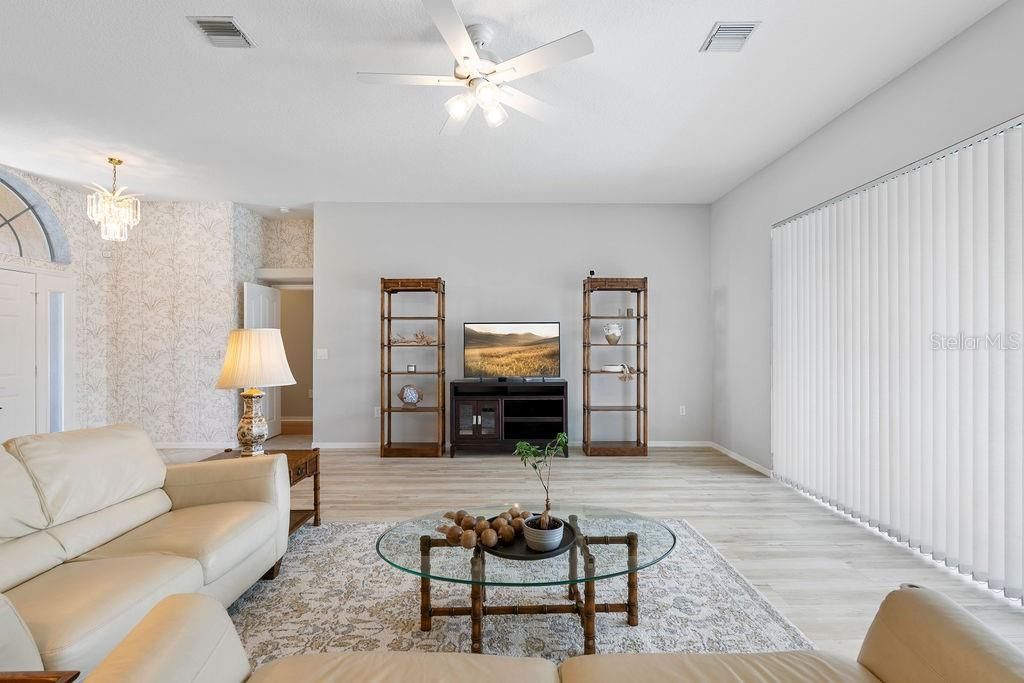 En Venta: $639,900 (3 camas, 2 baños, 2322 Pies cuadrados)