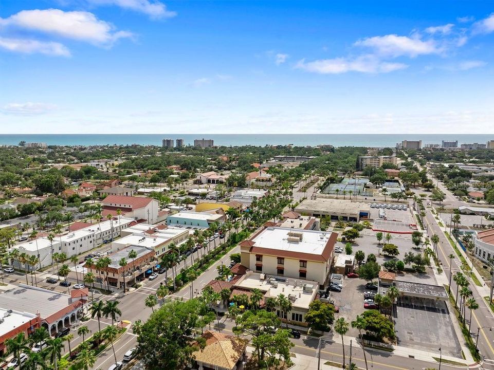 En Venta: $639,900 (3 camas, 2 baños, 2322 Pies cuadrados)