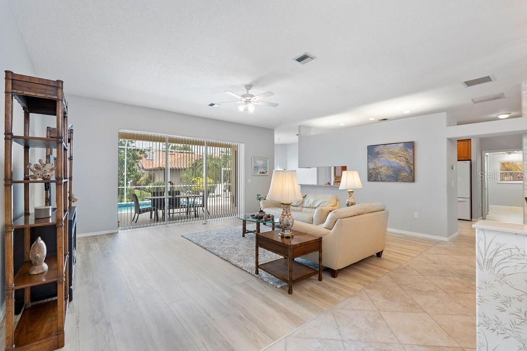 En Venta: $639,900 (3 camas, 2 baños, 2322 Pies cuadrados)