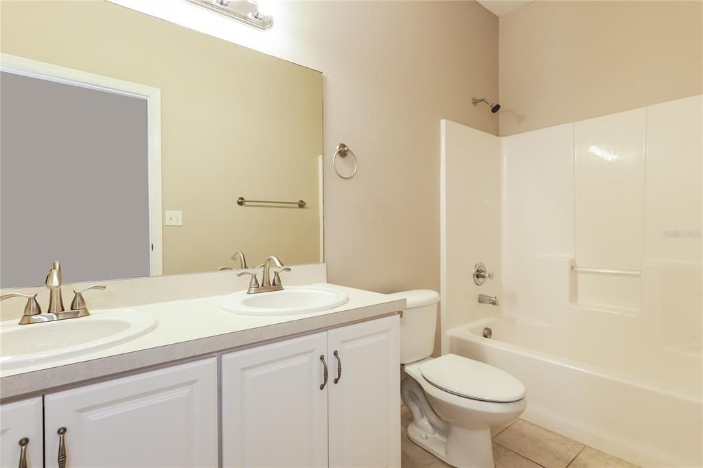En Venta: $395,000 (3 camas, 2 baños, 2210 Pies cuadrados)