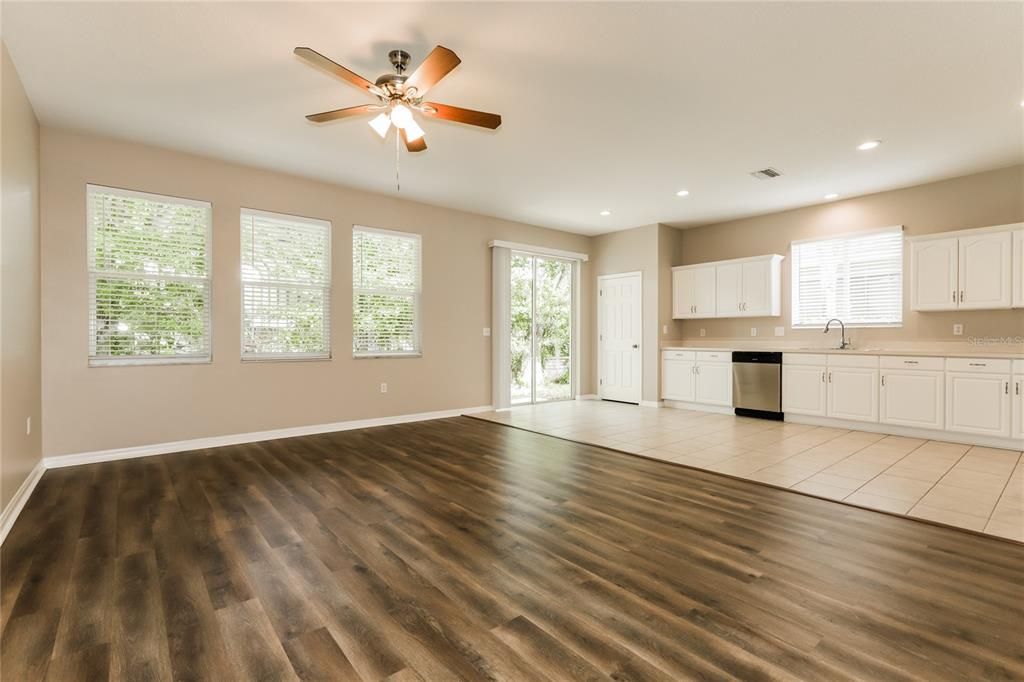 En Venta: $395,000 (3 camas, 2 baños, 2210 Pies cuadrados)