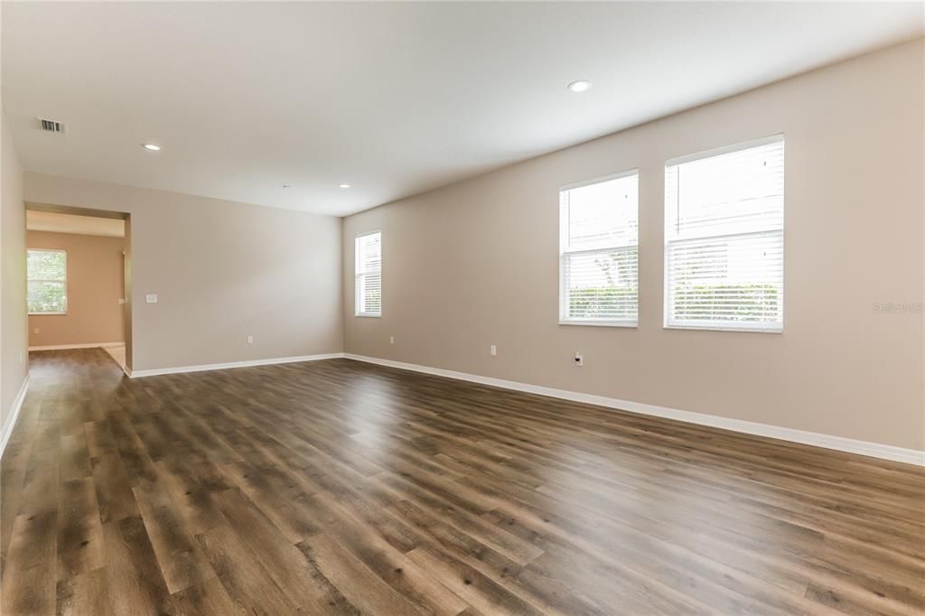 En Venta: $395,000 (3 camas, 2 baños, 2210 Pies cuadrados)