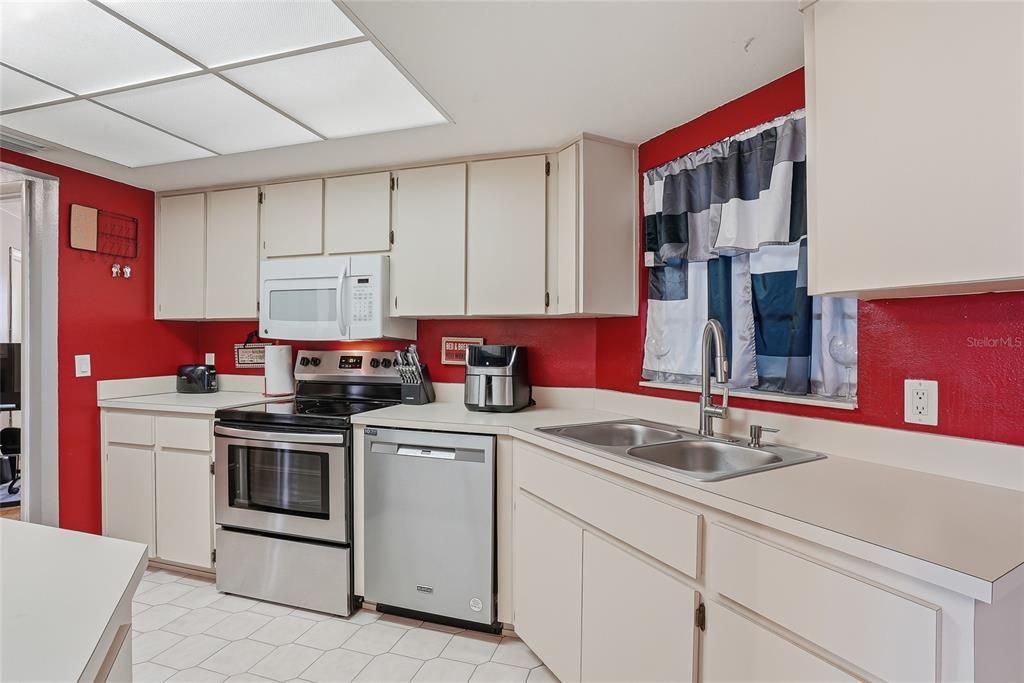 合同活跃: $222,500 (2 贝兹, 2 浴室, 1170 平方英尺)