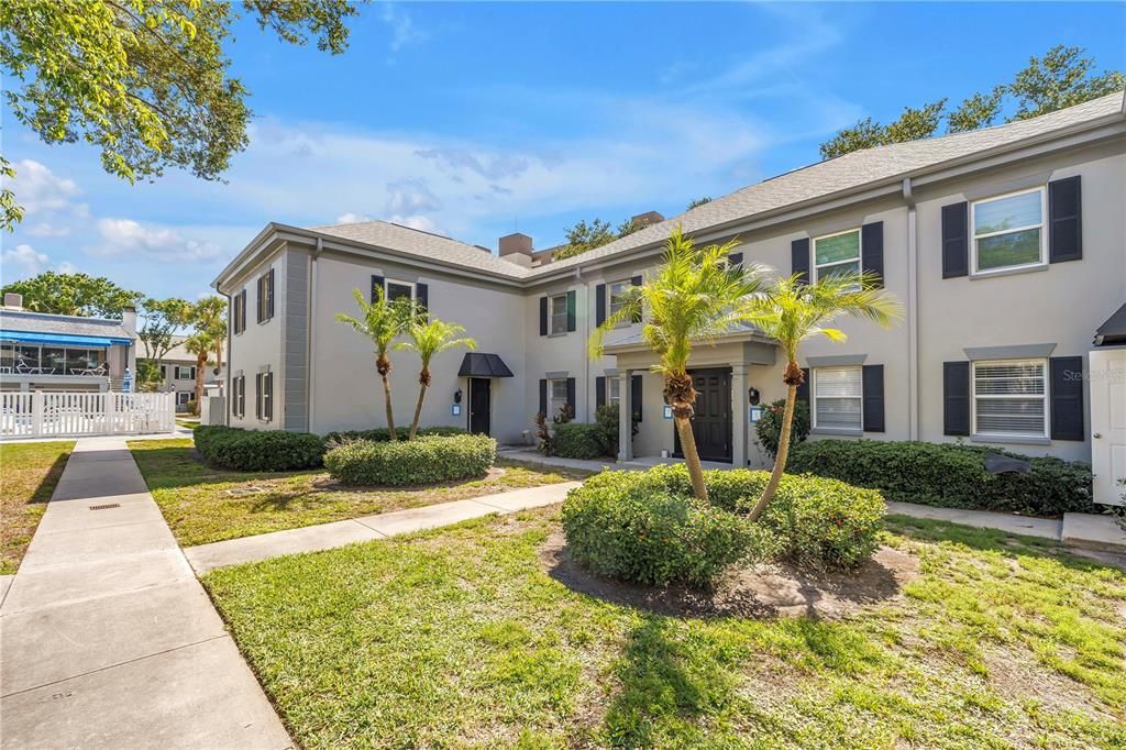 For Sale: $142,500 (1 beds, 1 baths, 722 Square Feet)