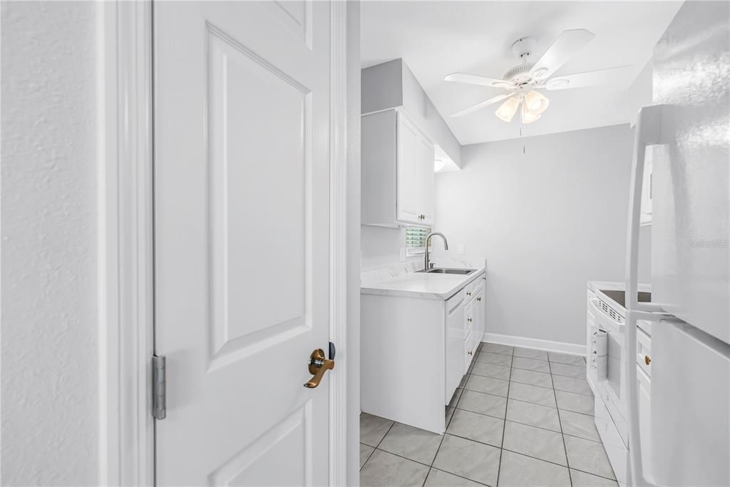 For Sale: $142,500 (1 beds, 1 baths, 722 Square Feet)