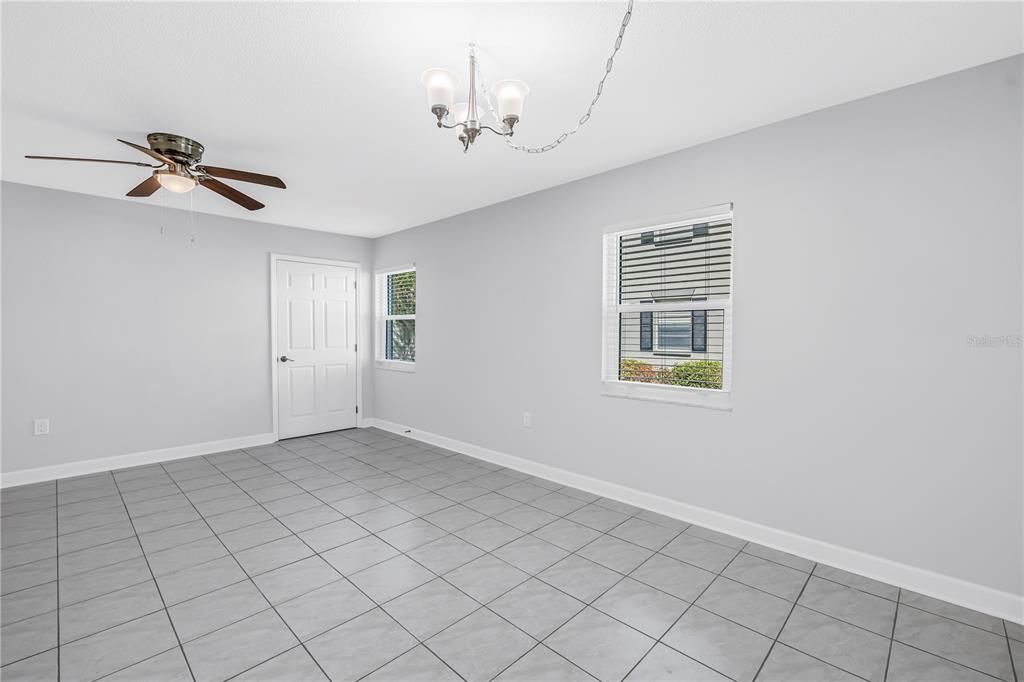 For Sale: $142,500 (1 beds, 1 baths, 722 Square Feet)