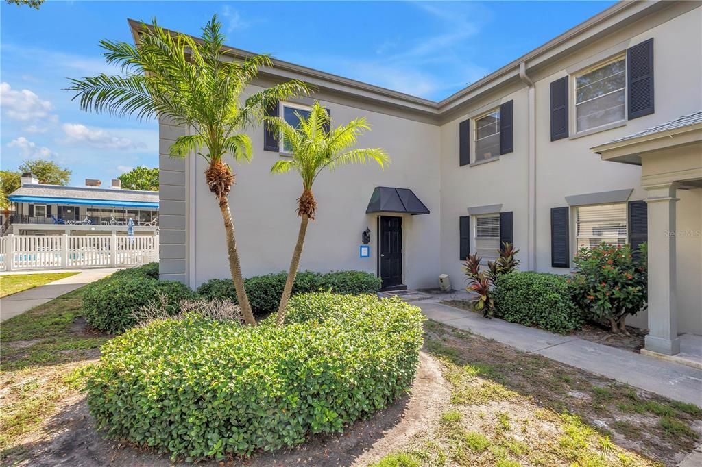 For Sale: $142,500 (1 beds, 1 baths, 722 Square Feet)