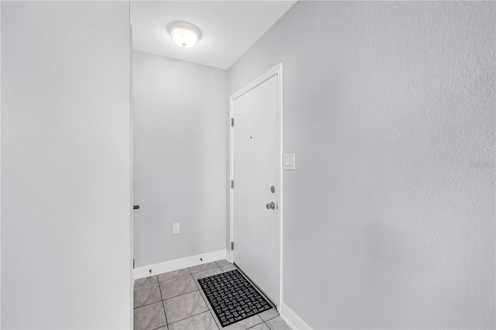 For Sale: $142,500 (1 beds, 1 baths, 722 Square Feet)