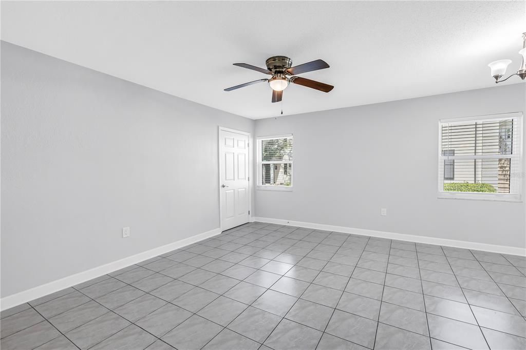 For Sale: $142,500 (1 beds, 1 baths, 722 Square Feet)