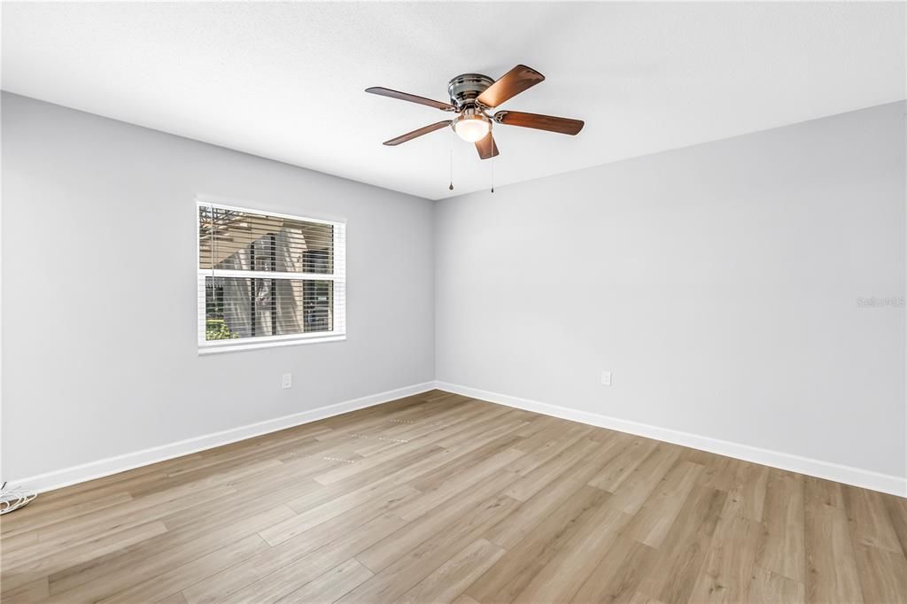 For Sale: $142,500 (1 beds, 1 baths, 722 Square Feet)