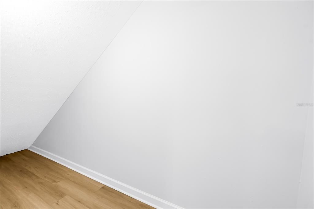 For Sale: $142,500 (1 beds, 1 baths, 722 Square Feet)