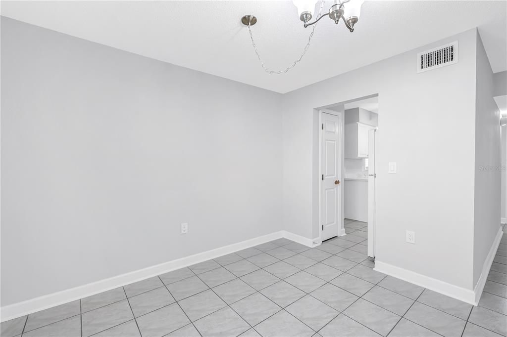 For Sale: $142,500 (1 beds, 1 baths, 722 Square Feet)