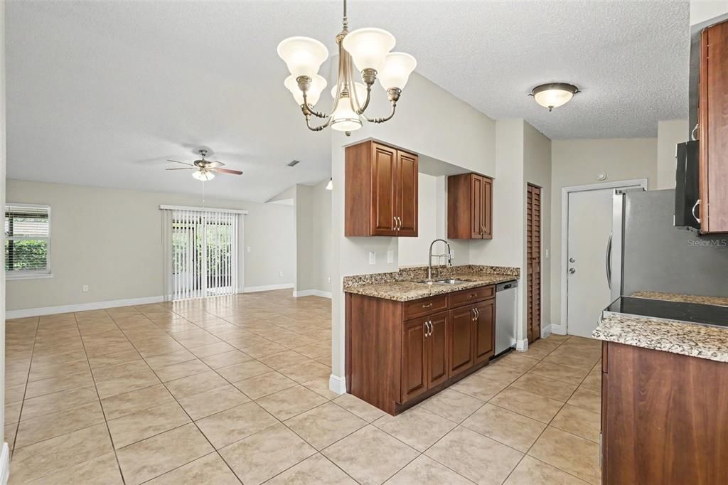 En Venta: $334,900 (3 camas, 2 baños, 1256 Pies cuadrados)