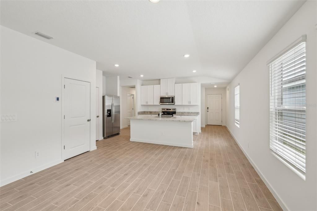 For Sale: $309,990 (4 beds, 2 baths, 1607 Square Feet)