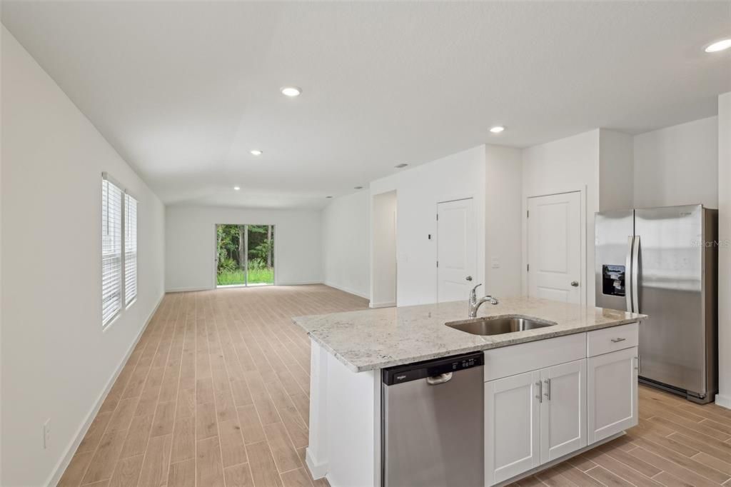 For Sale: $309,990 (4 beds, 2 baths, 1607 Square Feet)