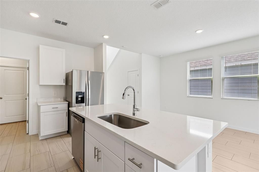 En Venta: $344,990 (4 camas, 2 baños, 2168 Pies cuadrados)