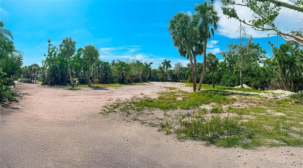 For Sale: $2,795,000 (1.13 acres)
