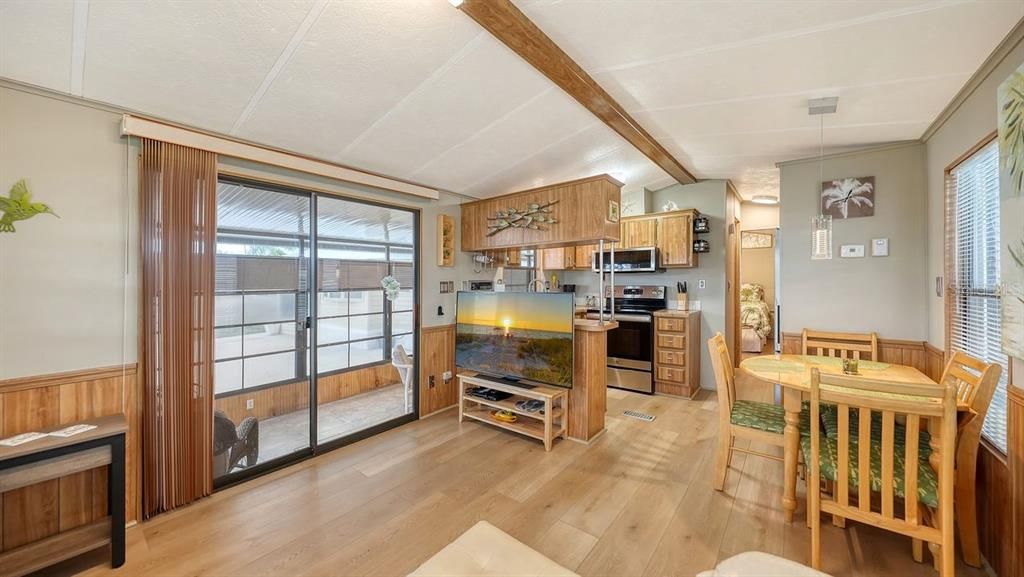 For Sale: $80,000 (1 beds, 1 baths, 416 Square Feet)