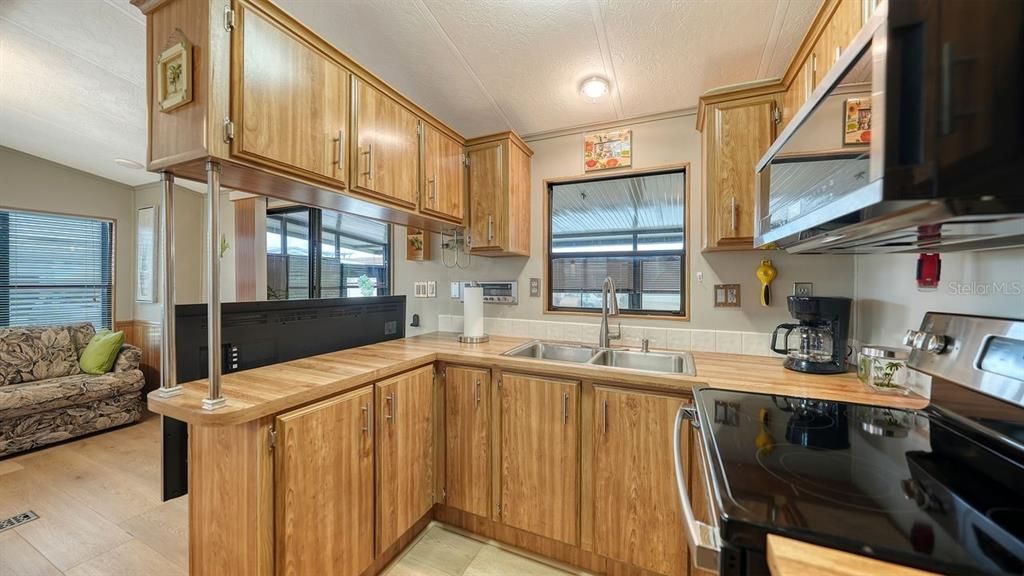 For Sale: $80,000 (1 beds, 1 baths, 416 Square Feet)
