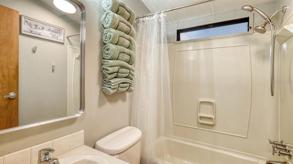 For Sale: $80,000 (1 beds, 1 baths, 416 Square Feet)