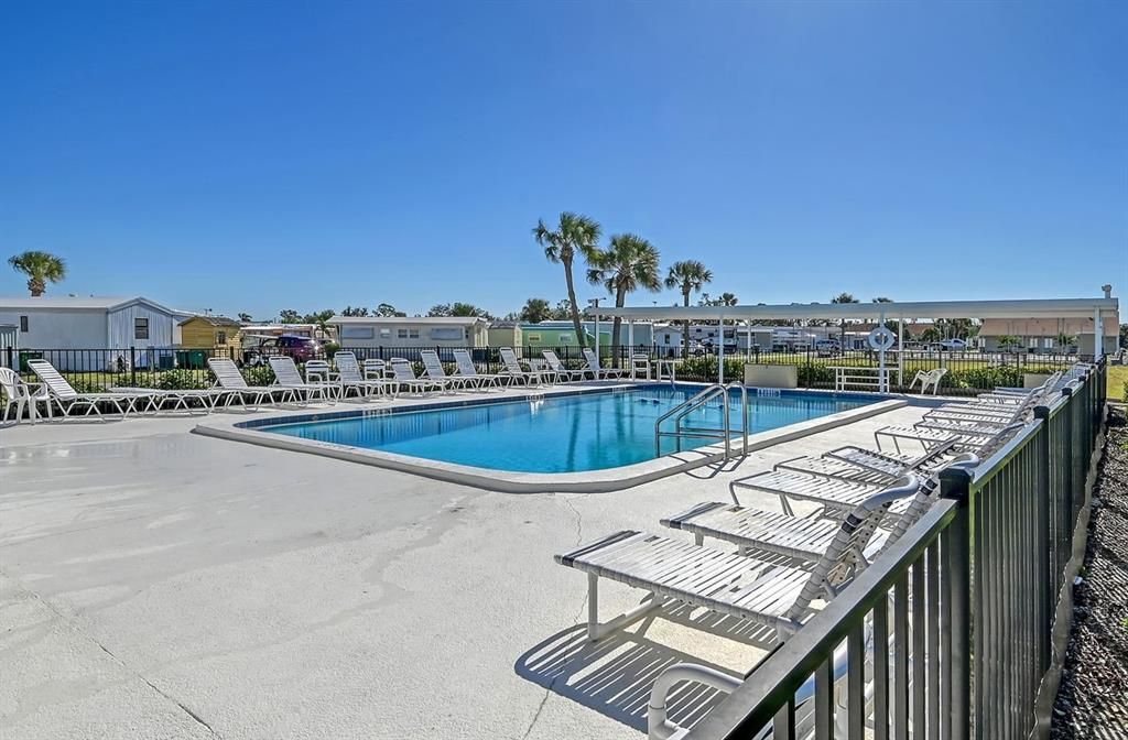 For Sale: $80,000 (1 beds, 1 baths, 416 Square Feet)