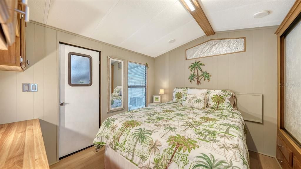 For Sale: $80,000 (1 beds, 1 baths, 416 Square Feet)