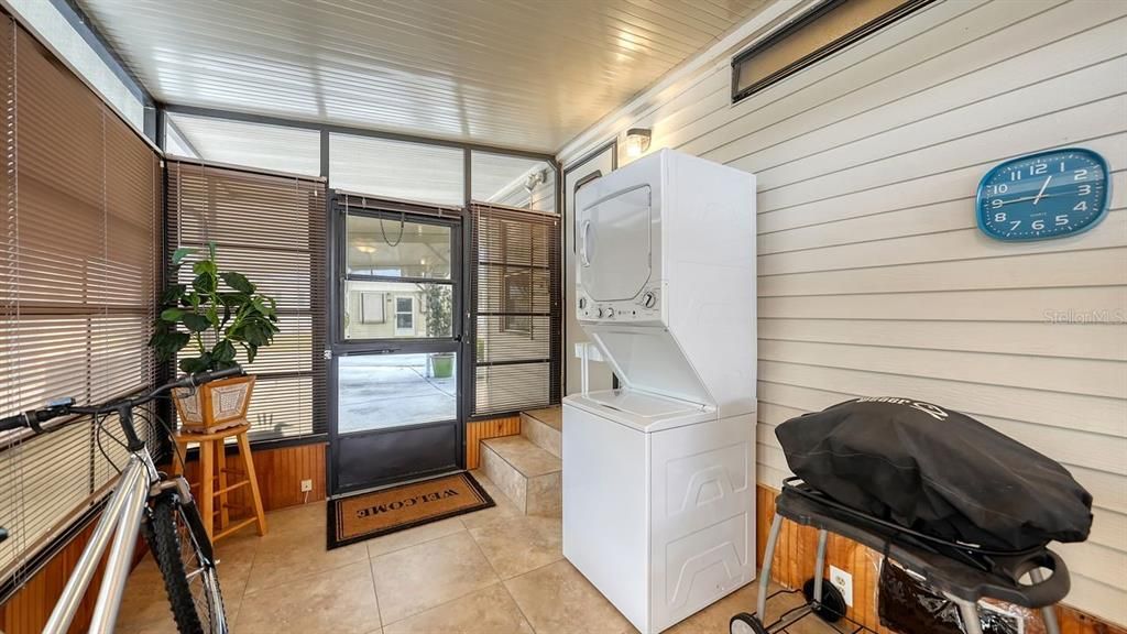 For Sale: $80,000 (1 beds, 1 baths, 416 Square Feet)