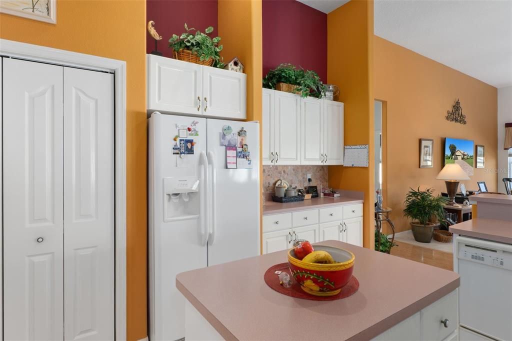 En Venta: $401,500 (3 camas, 2 baños, 2535 Pies cuadrados)
