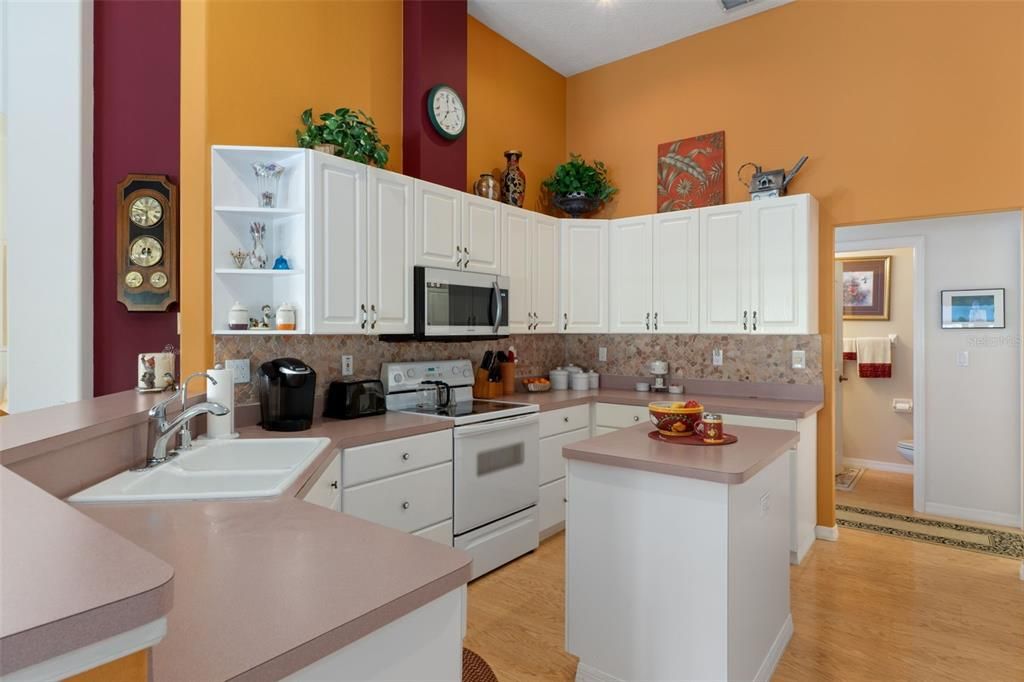 En Venta: $401,500 (3 camas, 2 baños, 2535 Pies cuadrados)