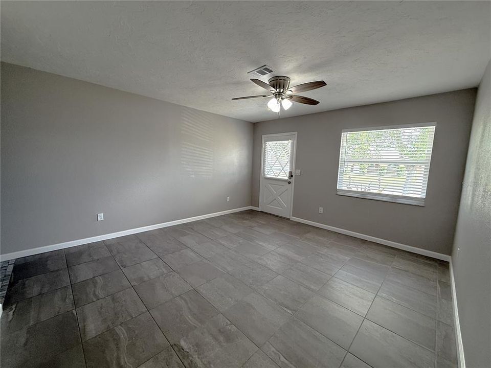 For Rent: $1,650 (2 beds, 2 baths, 913 Square Feet)