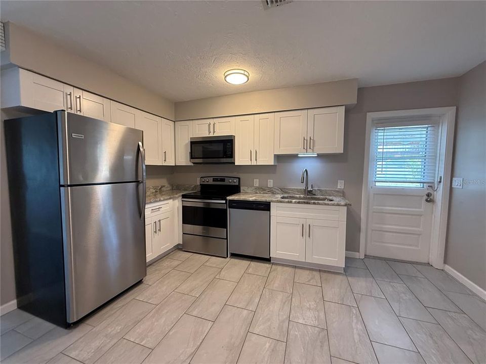 For Rent: $1,650 (2 beds, 2 baths, 913 Square Feet)