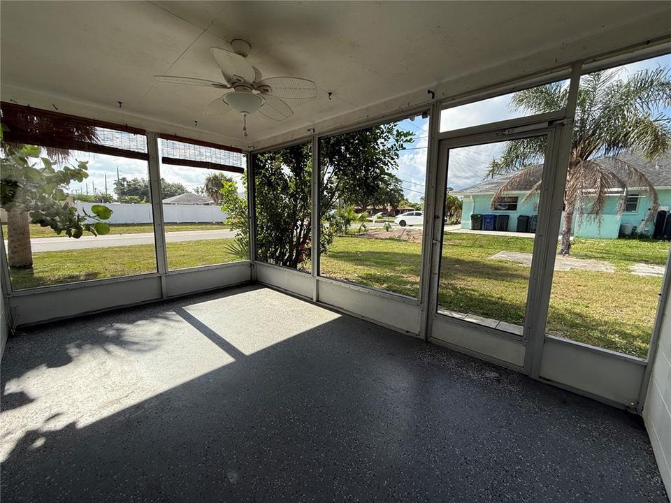 For Rent: $1,650 (2 beds, 2 baths, 913 Square Feet)