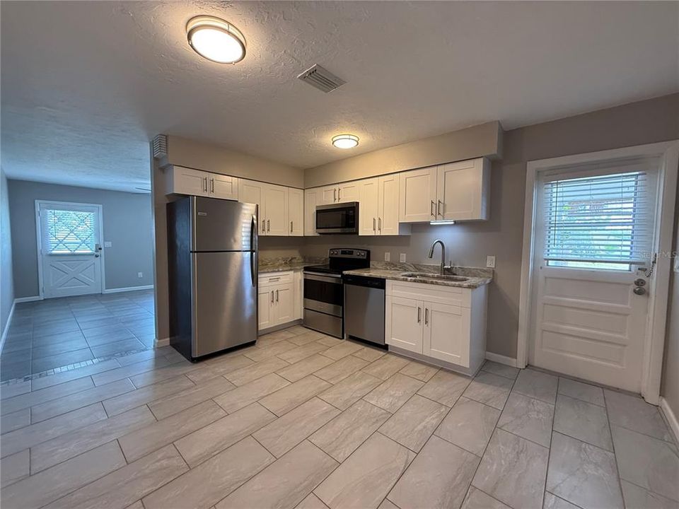 For Rent: $1,650 (2 beds, 2 baths, 913 Square Feet)