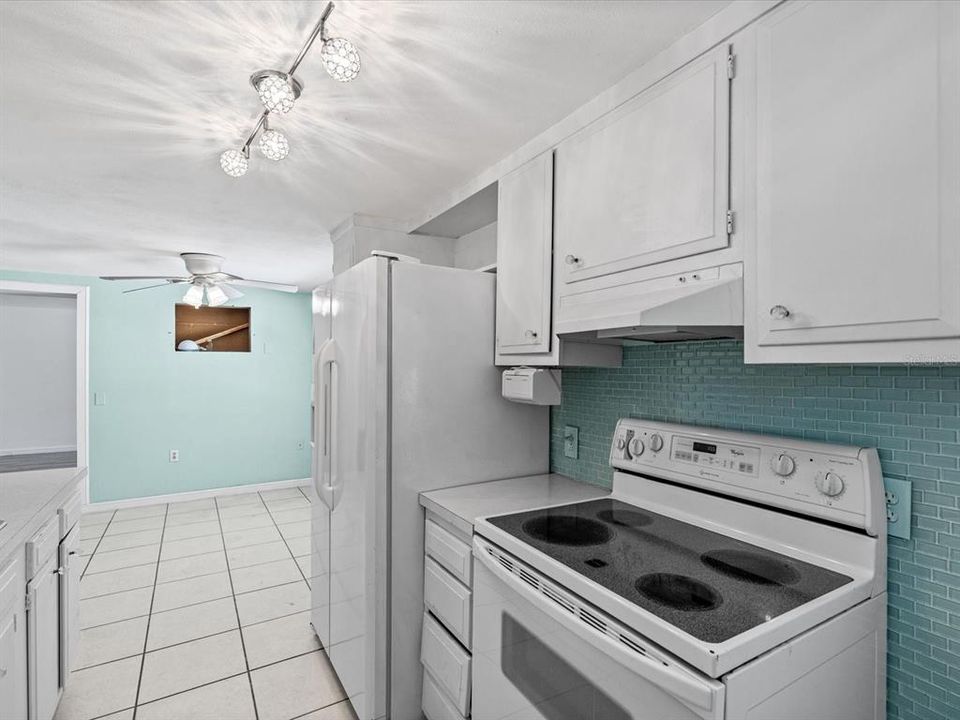На продажу: $229,000 (2 спален, 1 ванн, 923 Квадратных фут)