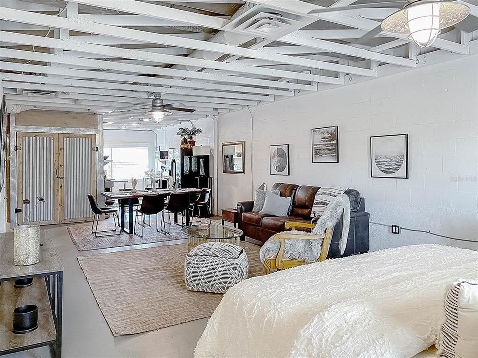 For Rent: $1,700 (0 beds, 1 baths, 900 Square Feet)
