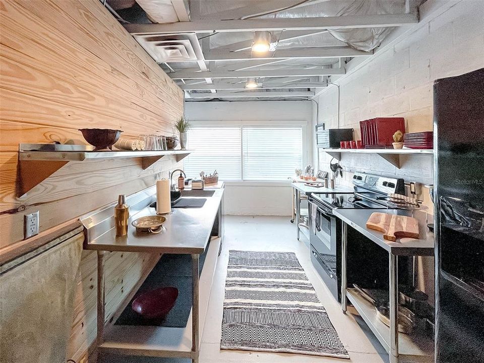 For Rent: $1,700 (0 beds, 1 baths, 900 Square Feet)