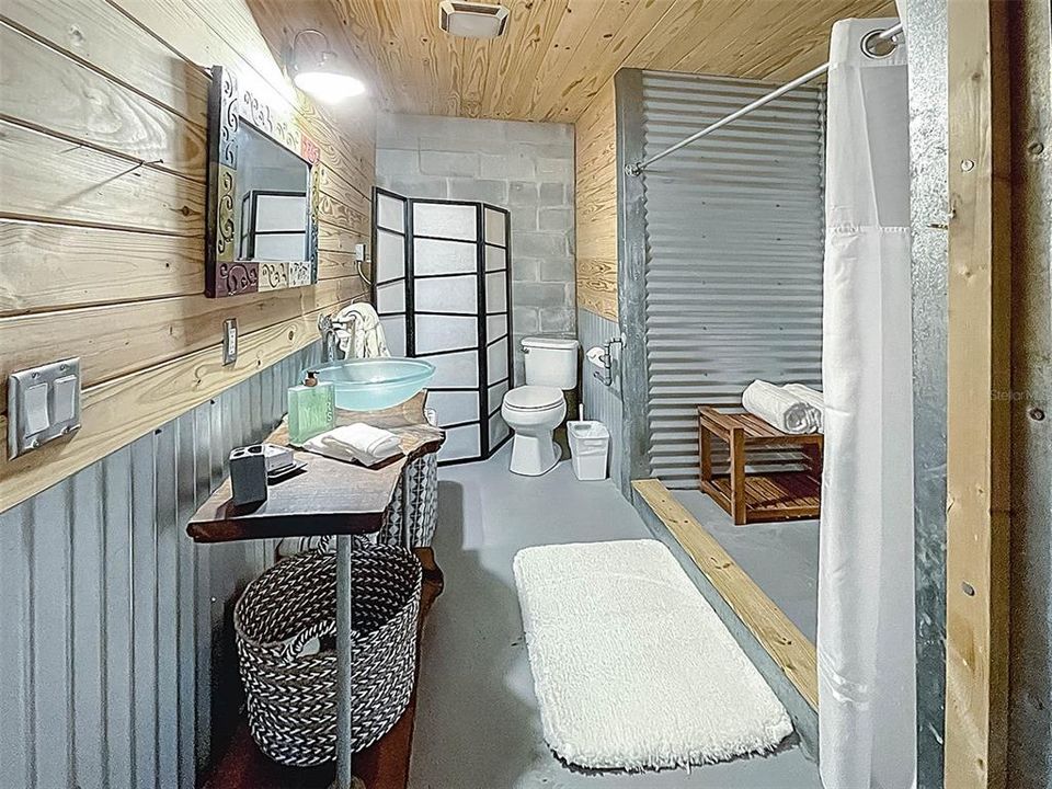 For Rent: $1,700 (0 beds, 1 baths, 900 Square Feet)