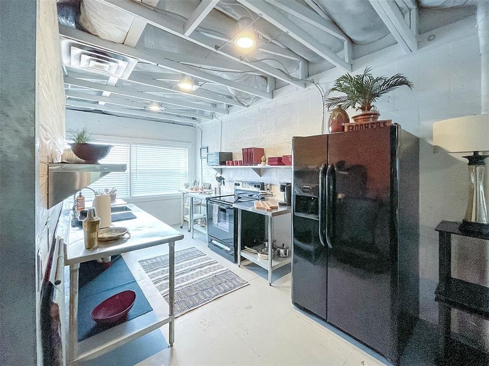 For Rent: $1,700 (0 beds, 1 baths, 900 Square Feet)