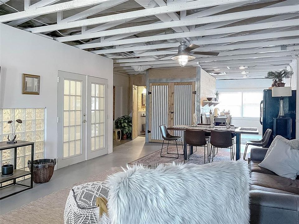 For Rent: $1,700 (0 beds, 1 baths, 900 Square Feet)