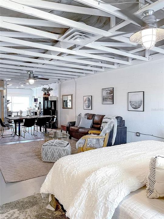 For Rent: $1,700 (0 beds, 1 baths, 900 Square Feet)