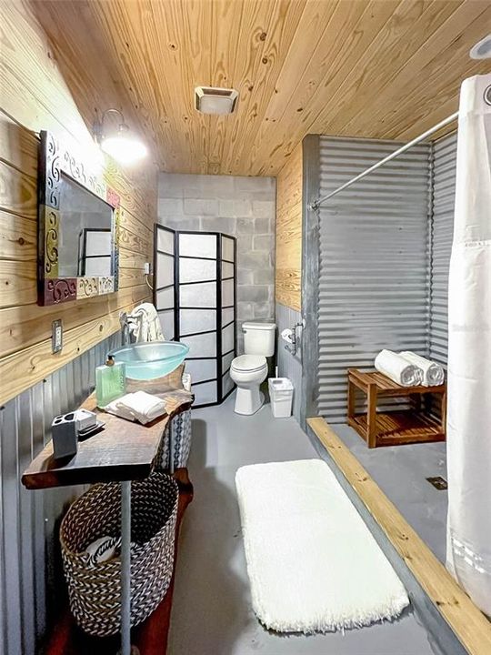 For Rent: $1,700 (0 beds, 1 baths, 900 Square Feet)