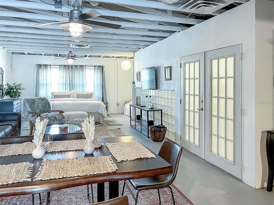 For Rent: $1,700 (0 beds, 1 baths, 900 Square Feet)