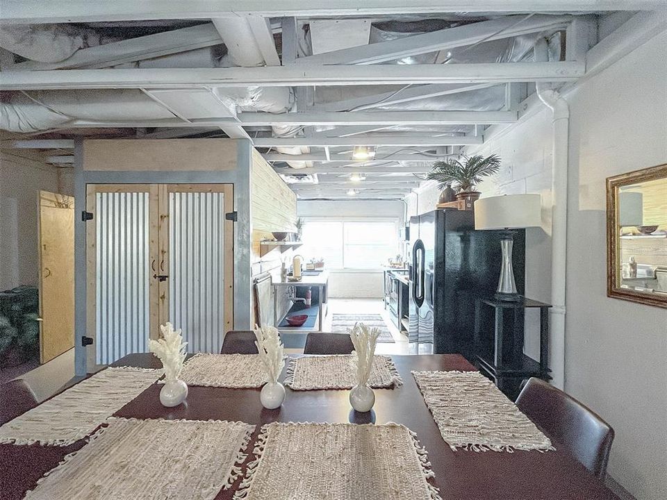 For Rent: $1,700 (0 beds, 1 baths, 900 Square Feet)
