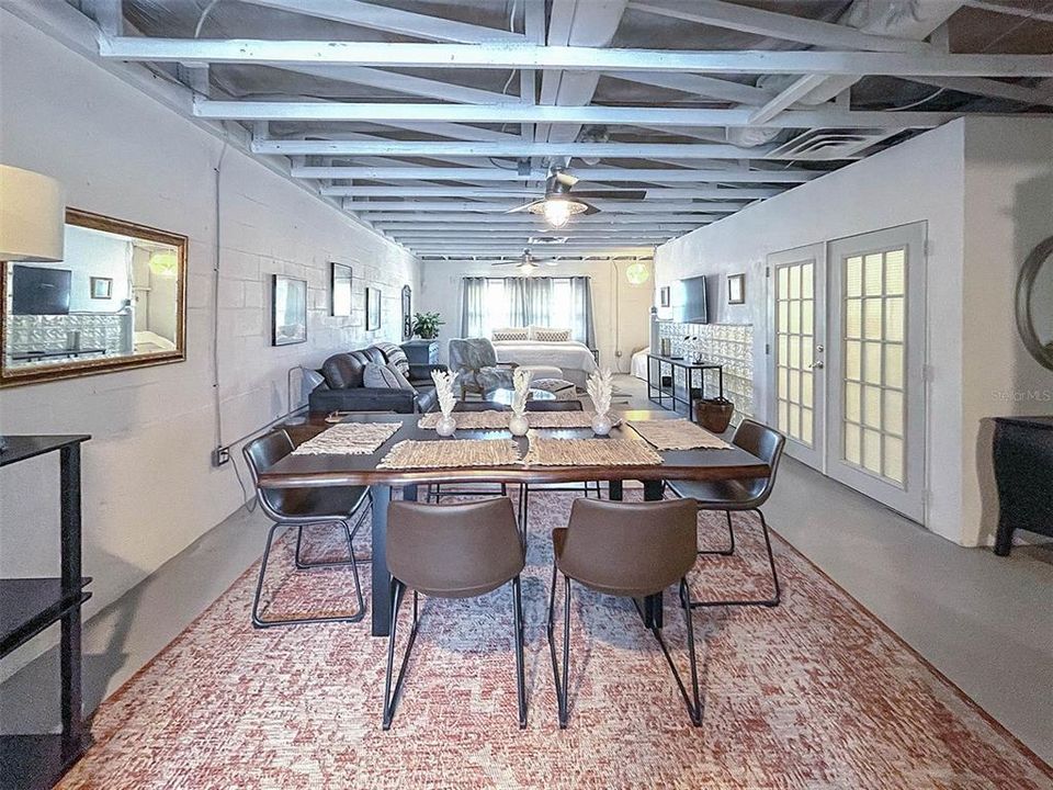 For Rent: $1,700 (0 beds, 1 baths, 900 Square Feet)