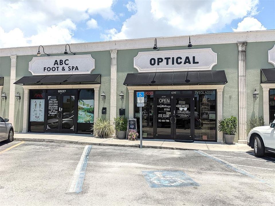 For Rent: $1,700 (0 beds, 1 baths, 900 Square Feet)