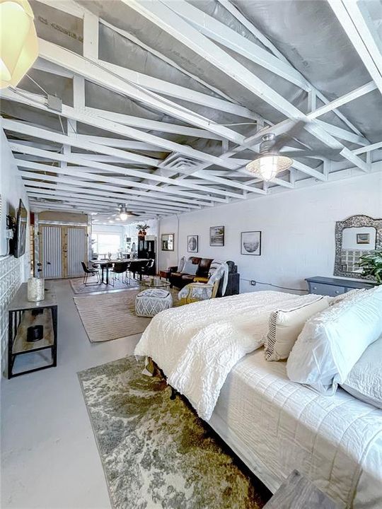 For Rent: $1,700 (0 beds, 1 baths, 900 Square Feet)